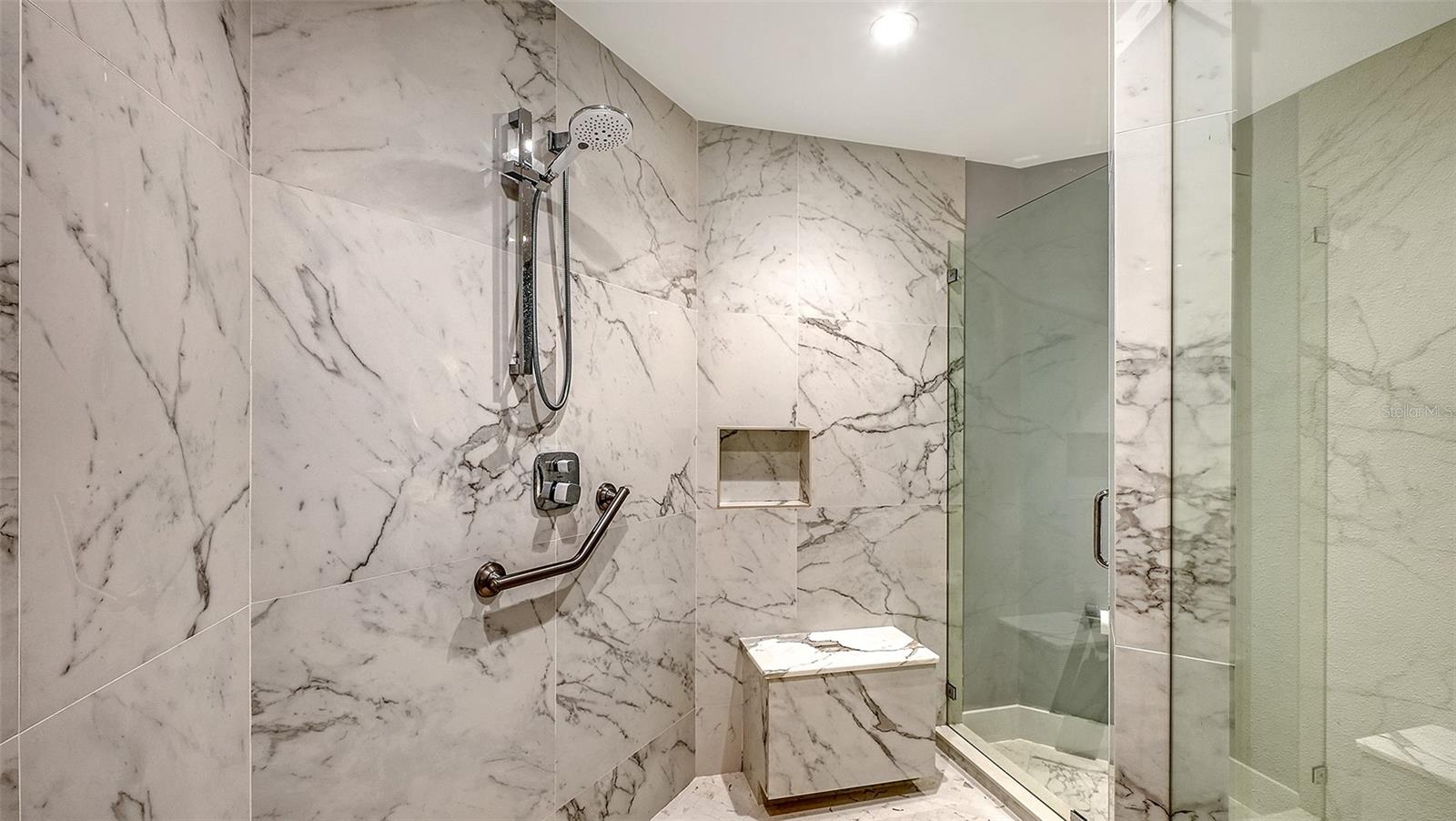 415 L AMBIANCE DR #A301