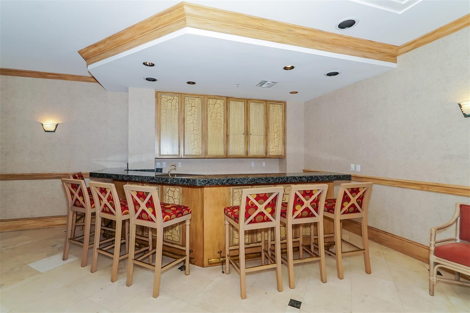 415 L AMBIANCE DR #A301