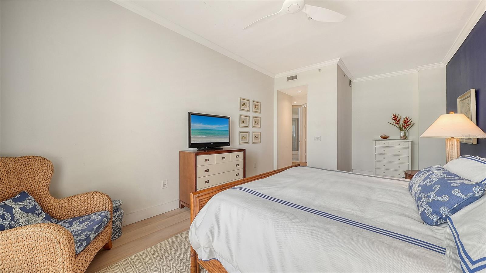 415 L AMBIANCE DR #A301