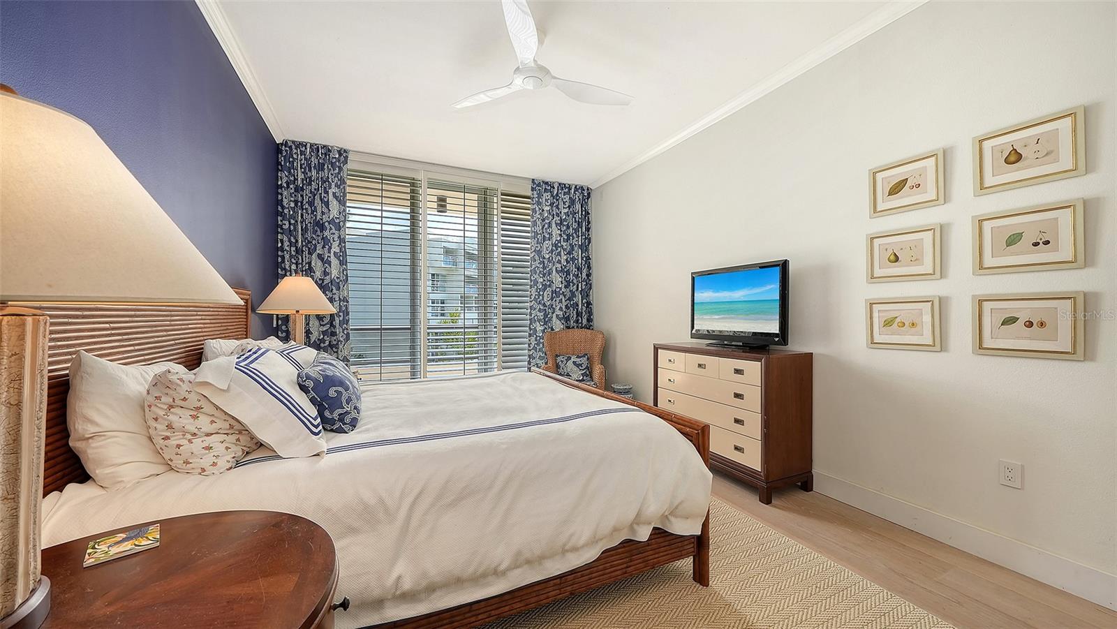 415 L AMBIANCE DR #A301