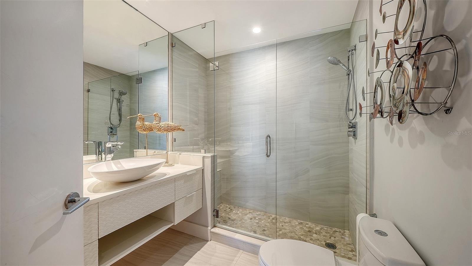 415 L AMBIANCE DR #A301