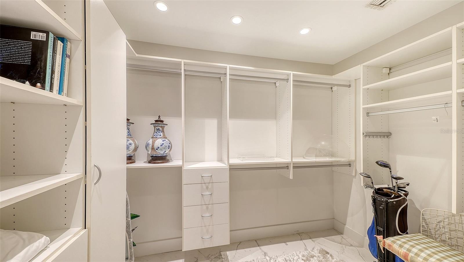 415 L AMBIANCE DR #A301