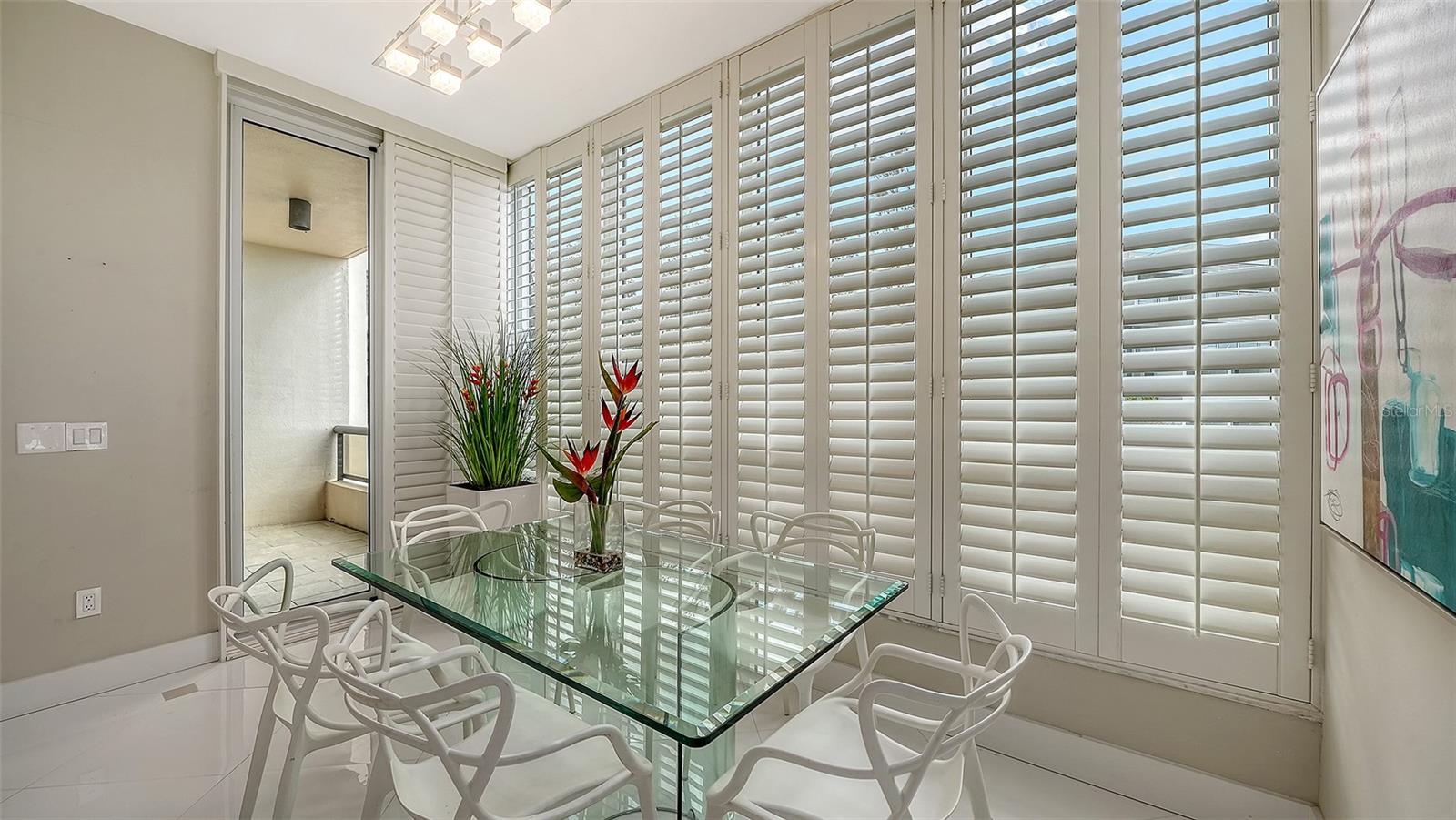 415 L AMBIANCE DR #A301