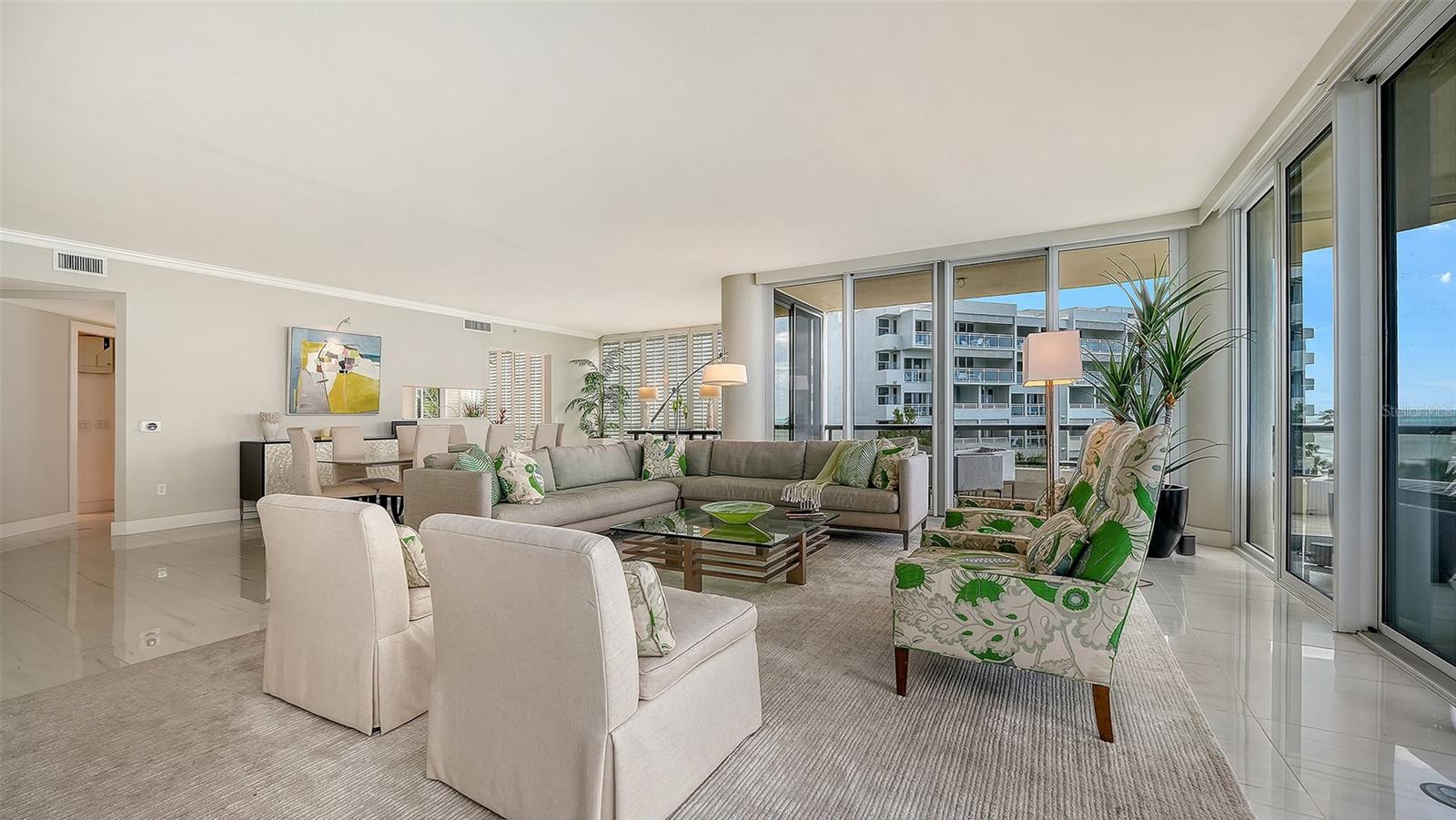 415 L AMBIANCE DR #A301