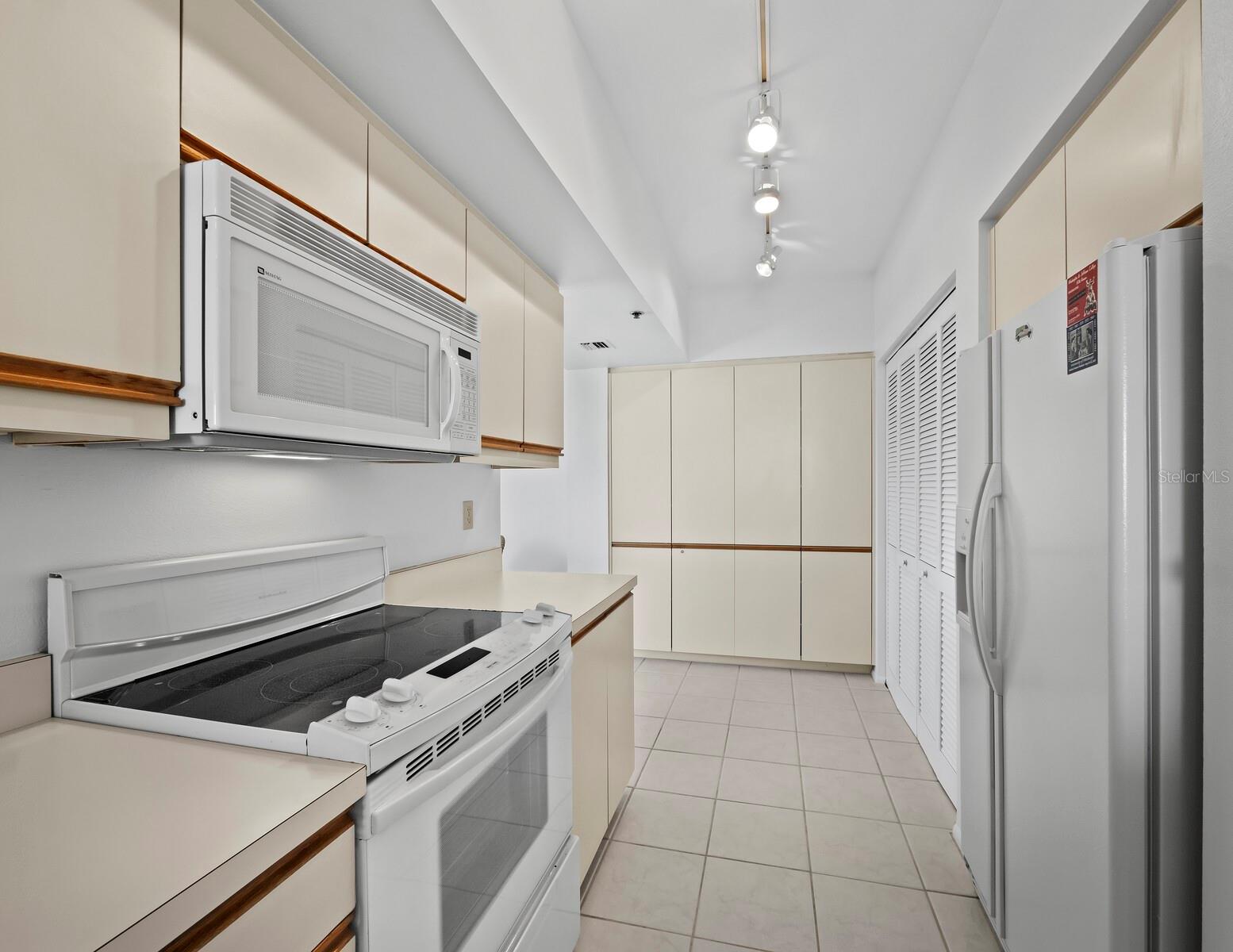 2020 HARBOURSIDE DR #457