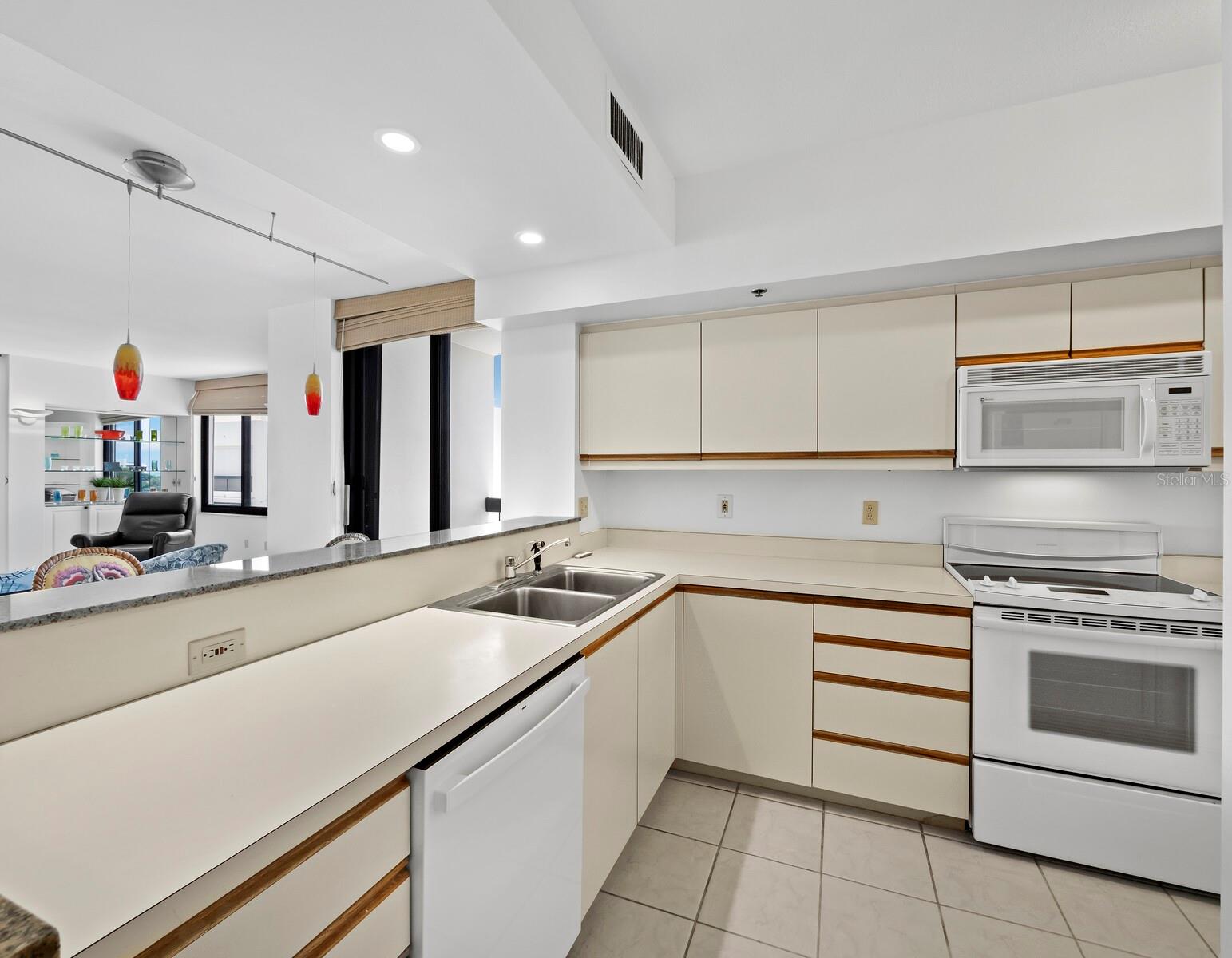 2020 HARBOURSIDE DR #457