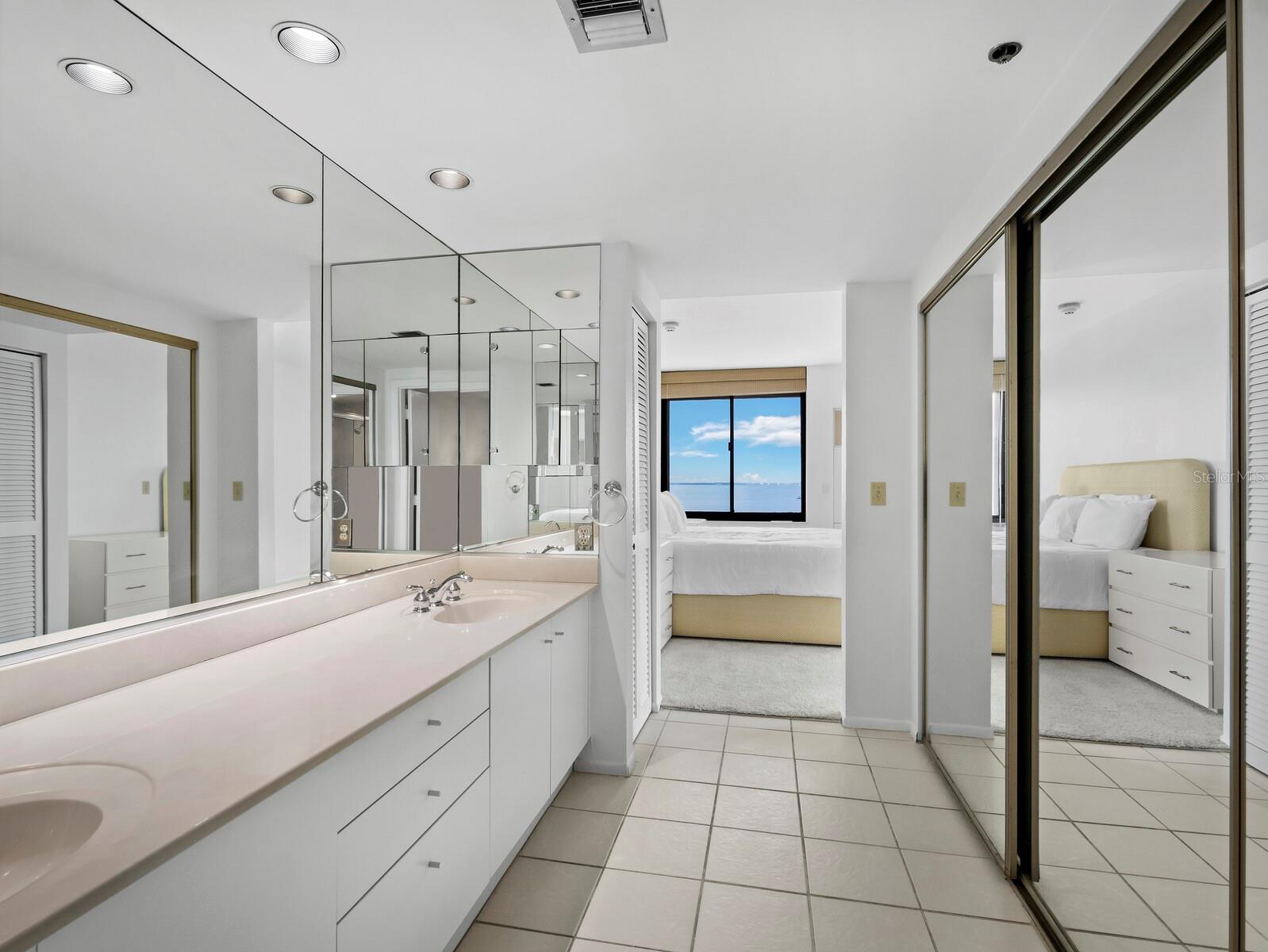 2020 HARBOURSIDE DR #457