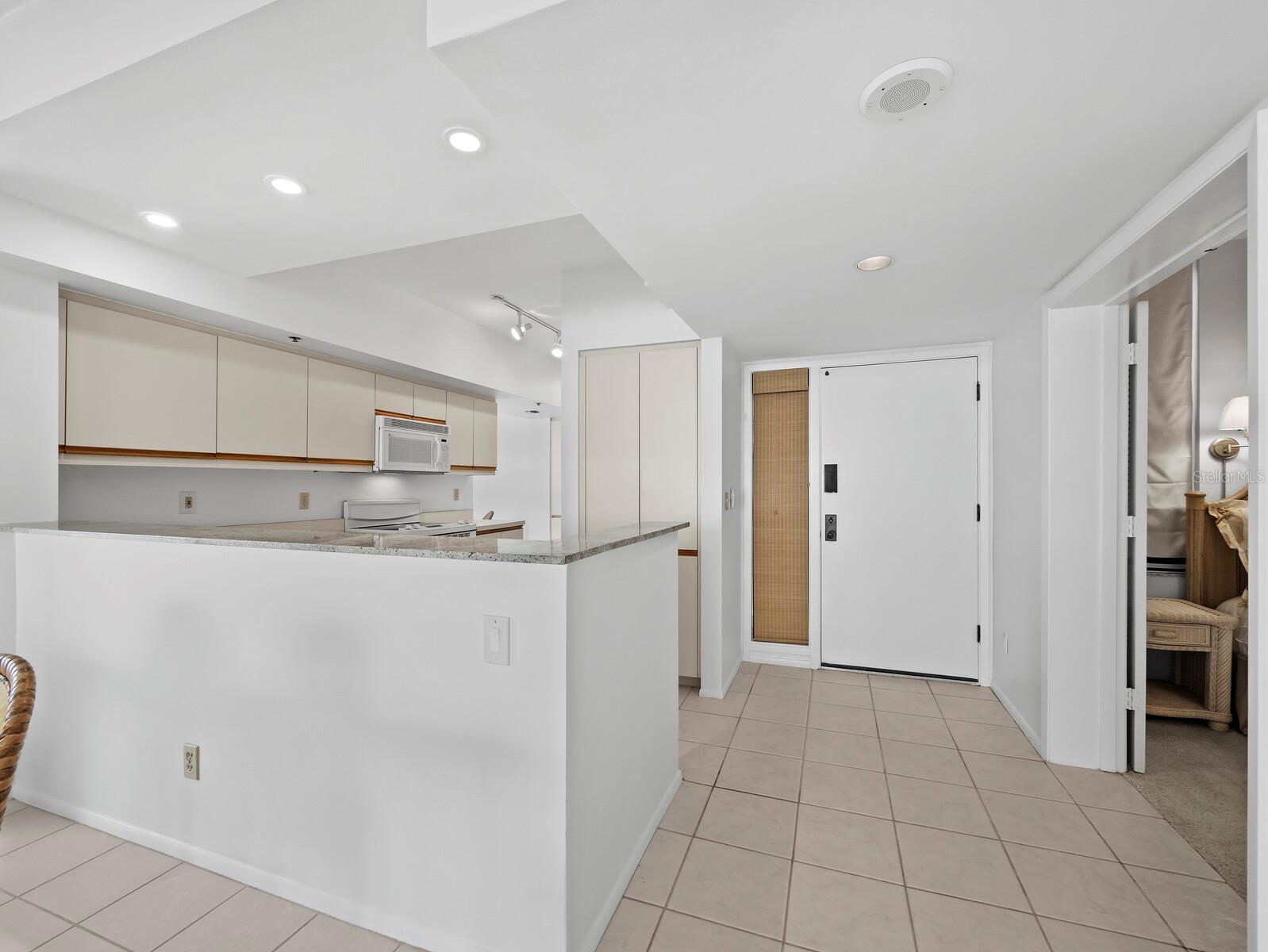 2020 HARBOURSIDE DR #457