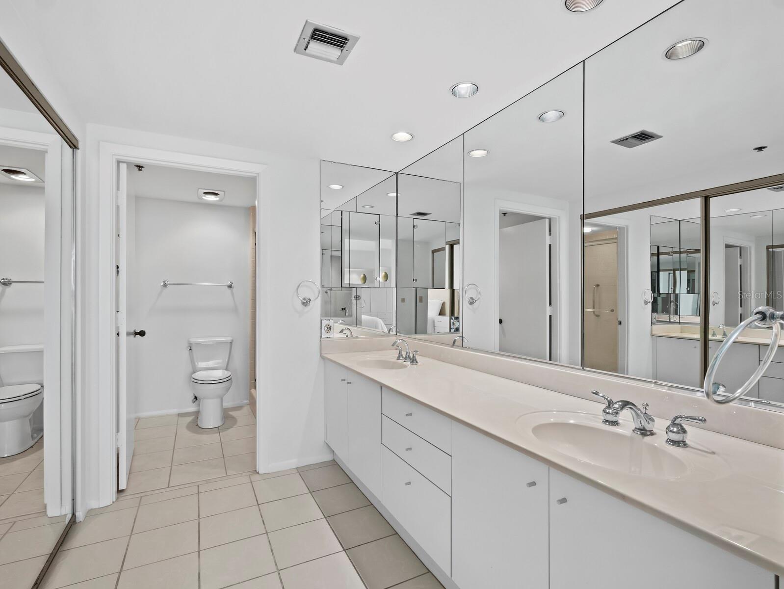 2020 HARBOURSIDE DR #457