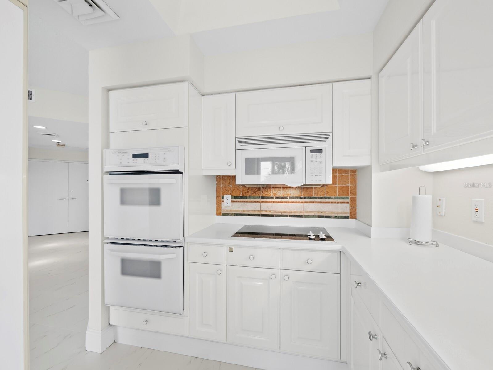 3080 GRAND BAY BLVD #512