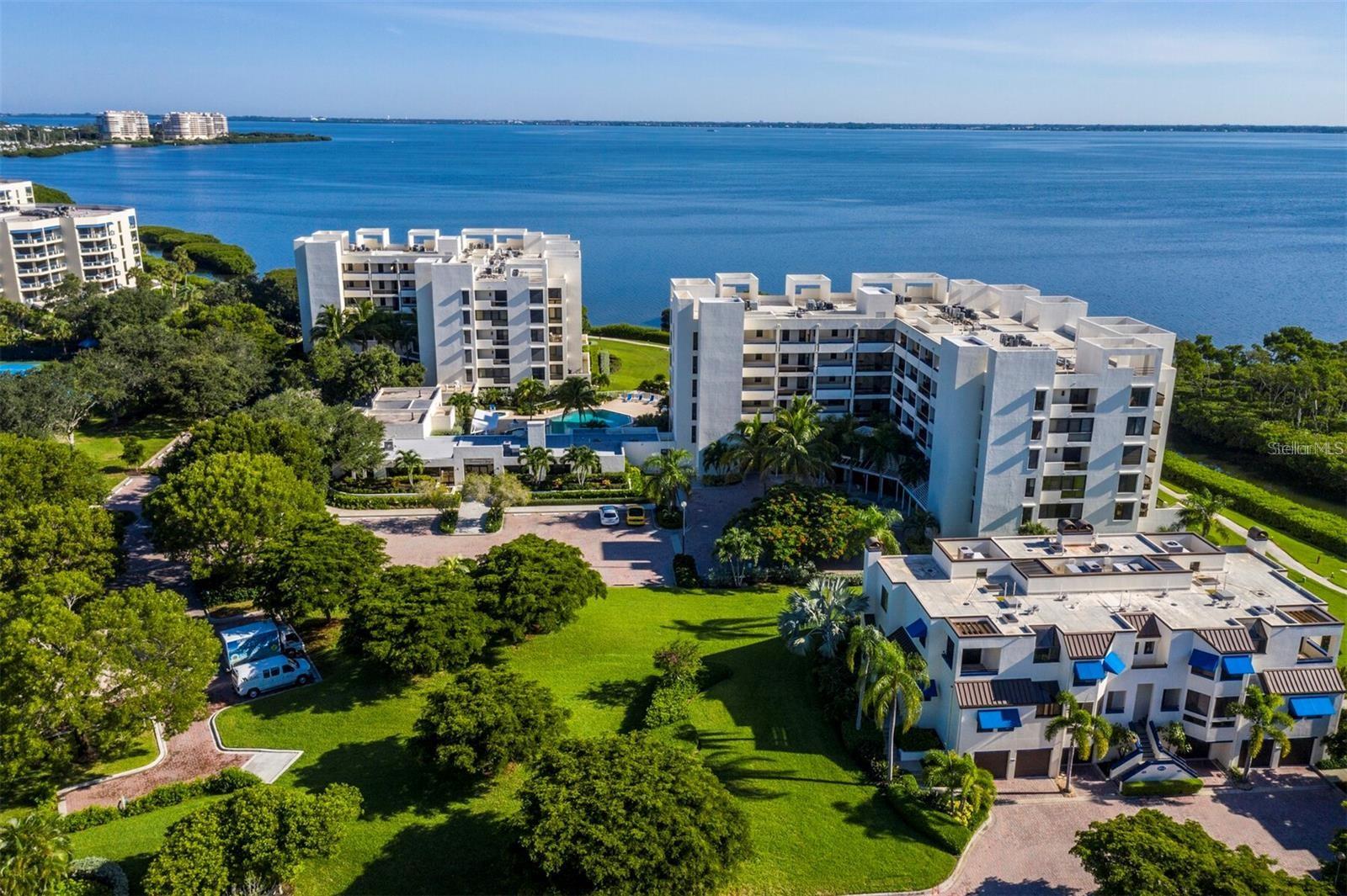 1906 HARBOURSIDE DR #303