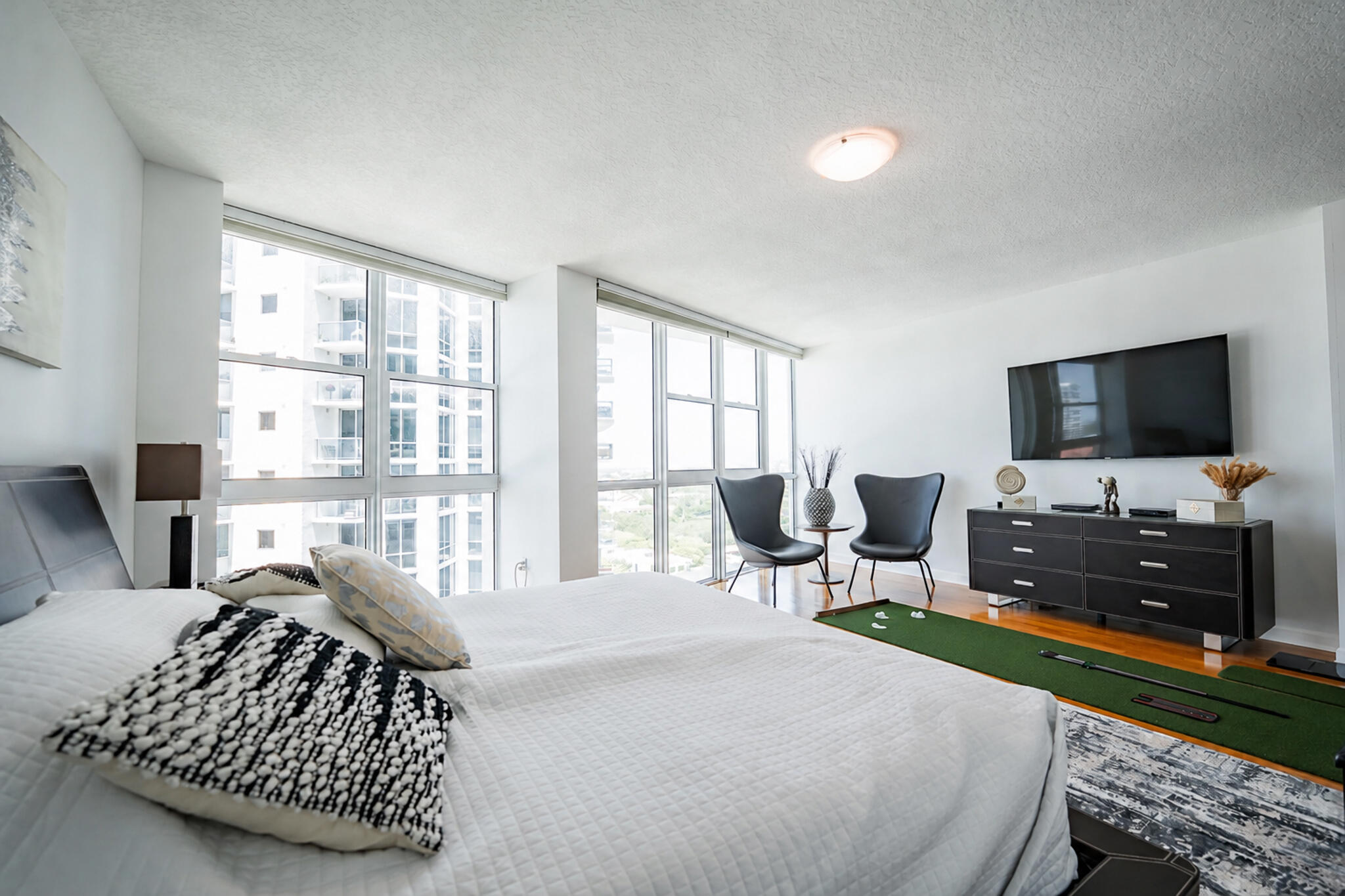 111 SE 8th Avenue
