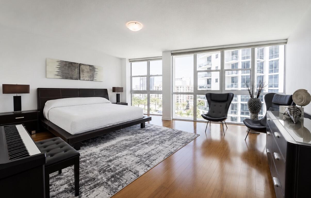 111 SE 8th Avenue