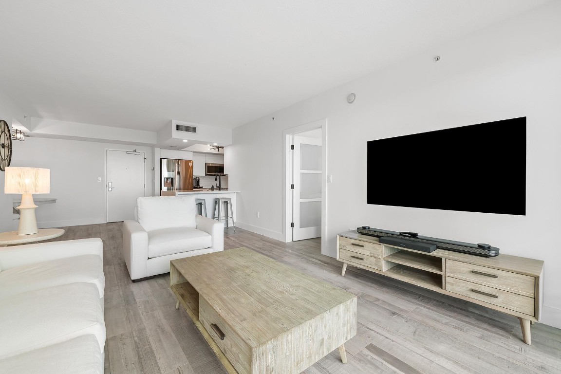 347 N New River Dr 2902