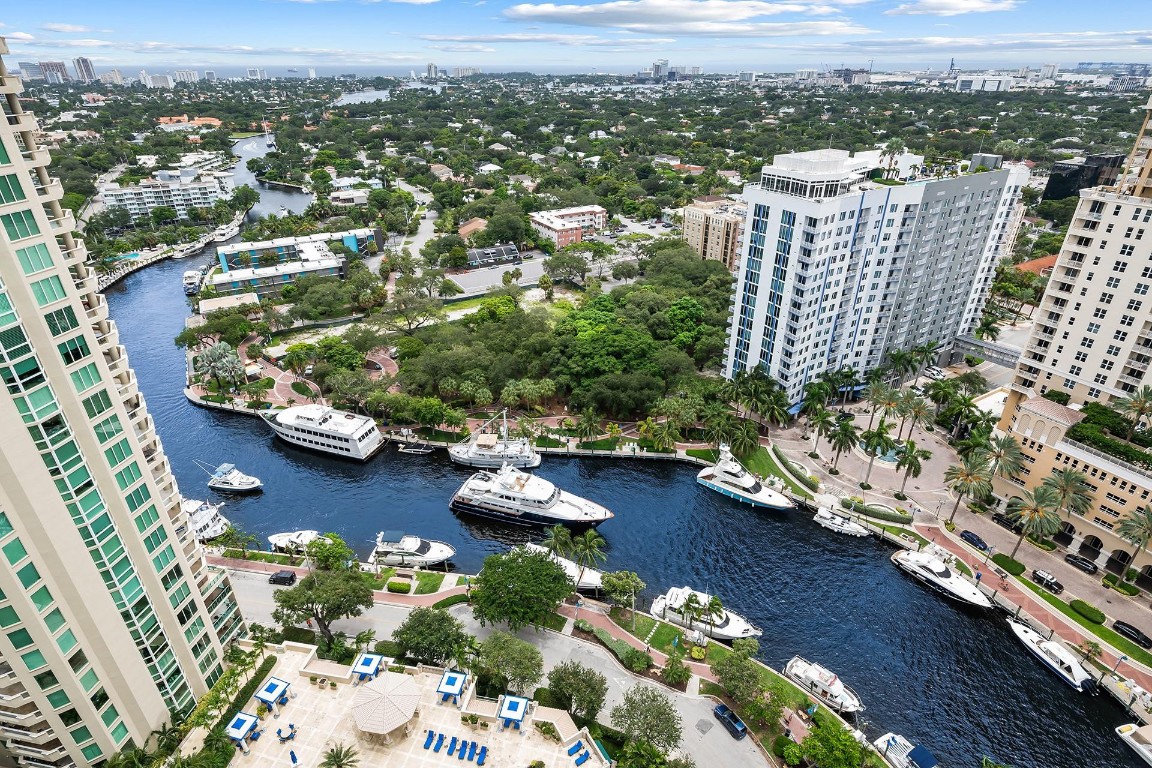 347 N New River Dr 2902