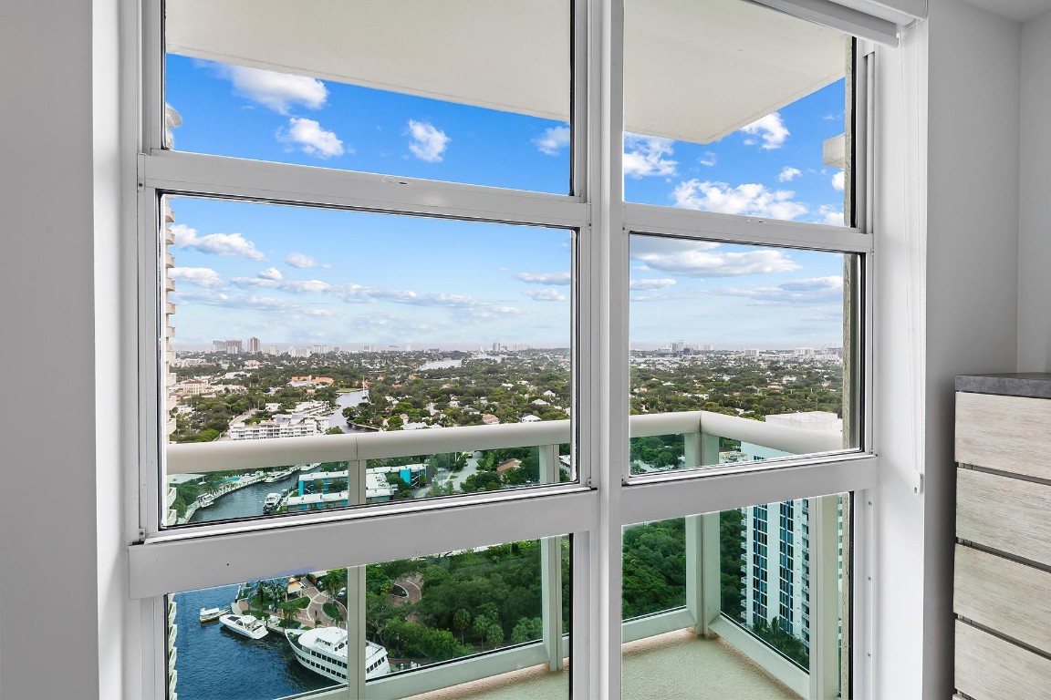 347 N New River Dr 2902