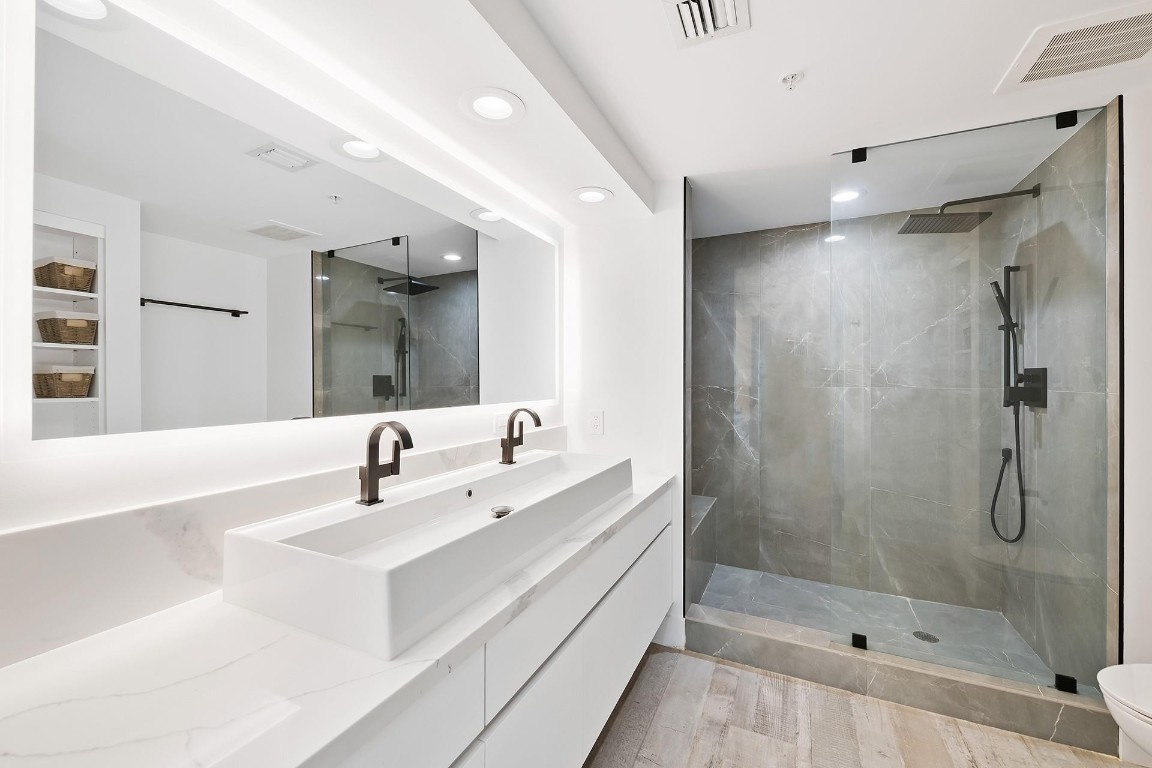 347 N New River Dr 2902