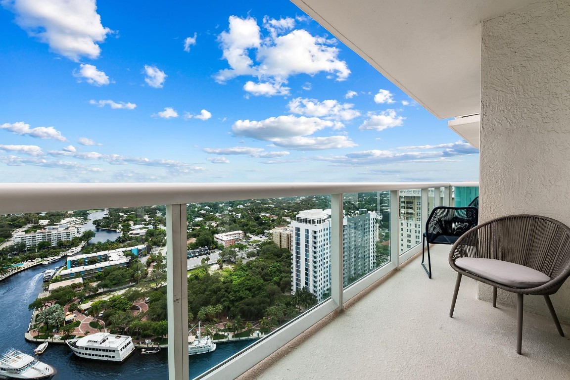 347 N New River Dr 2902