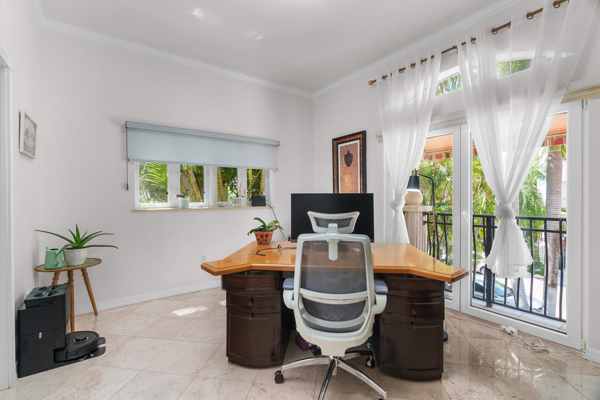 70 Isle Of Venice Dr 203