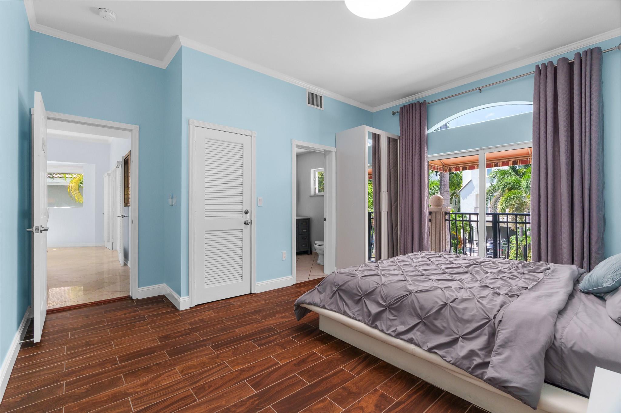 70 Isle Of Venice Dr 203