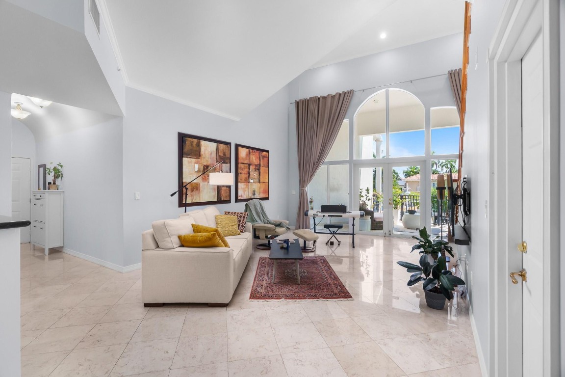 70 Isle Of Venice Dr 203