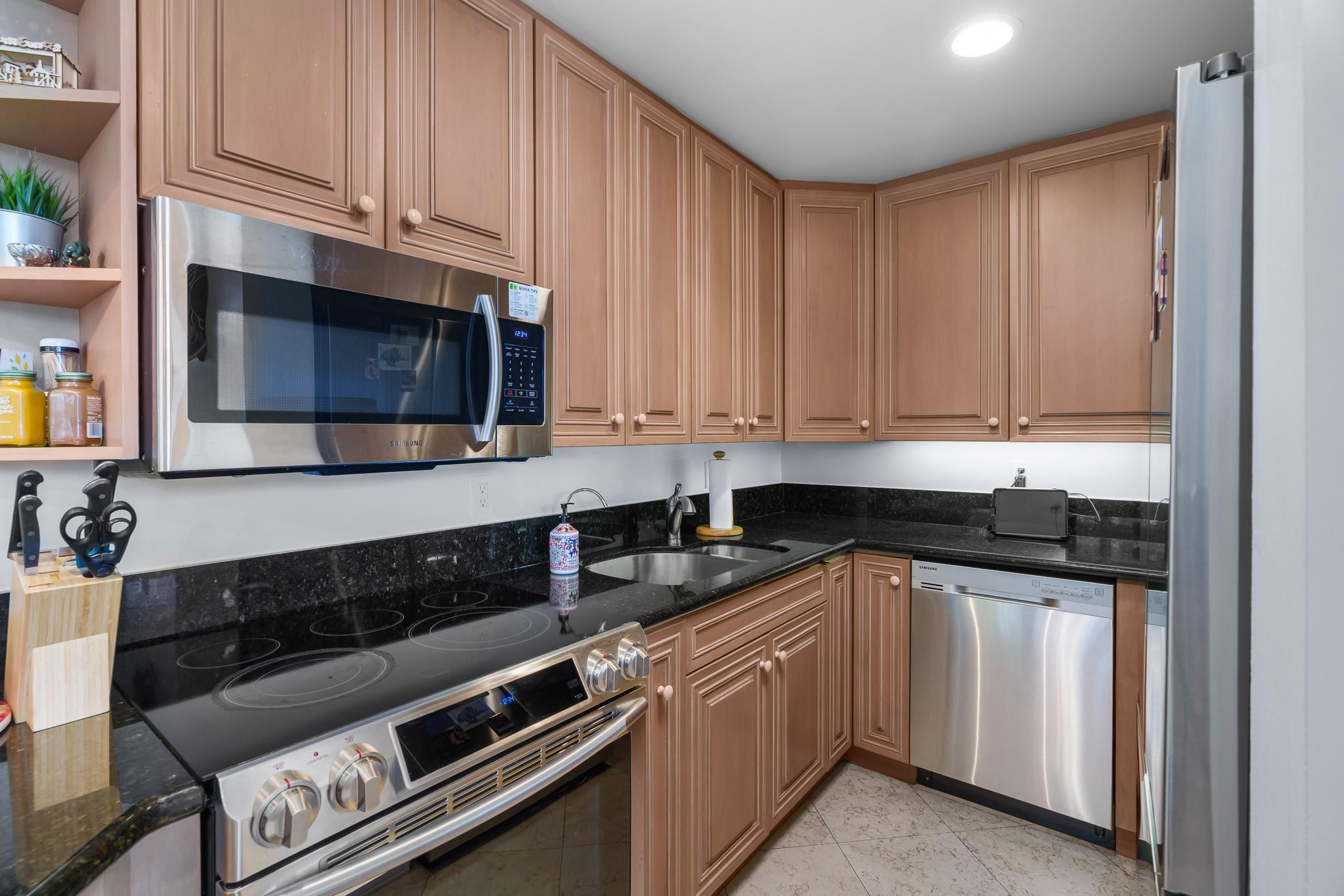 70 Isle Of Venice Dr 203