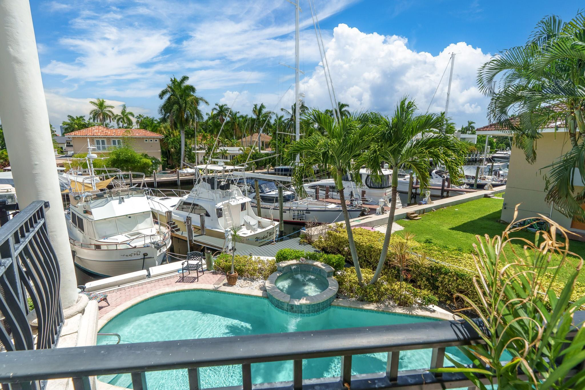 70 Isle Of Venice Dr 203