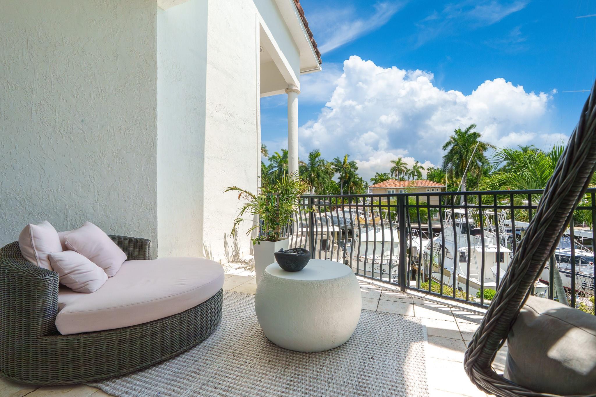 70 Isle Of Venice Dr 203