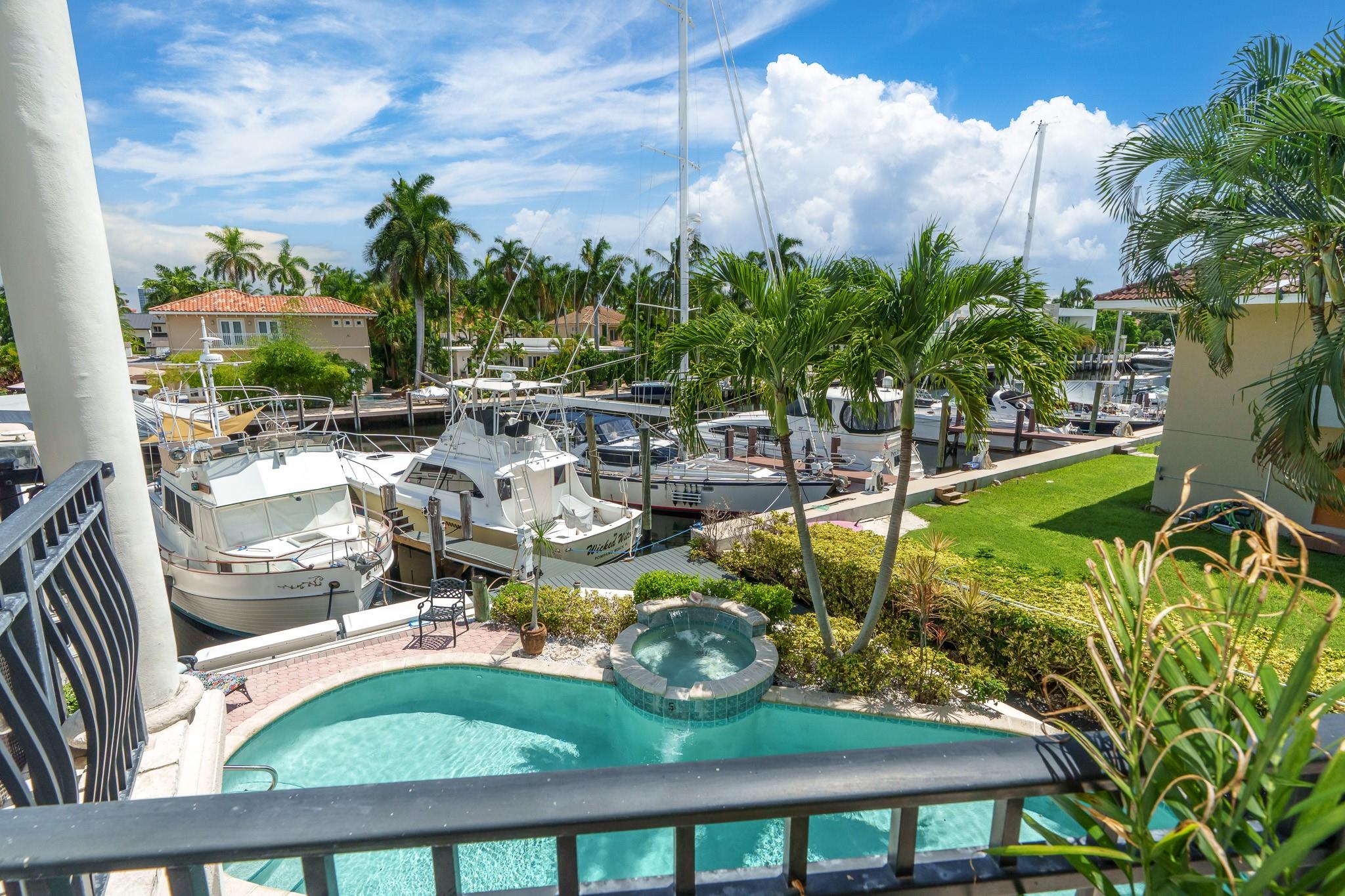 70 Isle Of Venice Dr 203