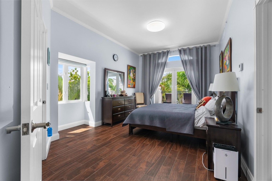 70 Isle Of Venice Dr 203