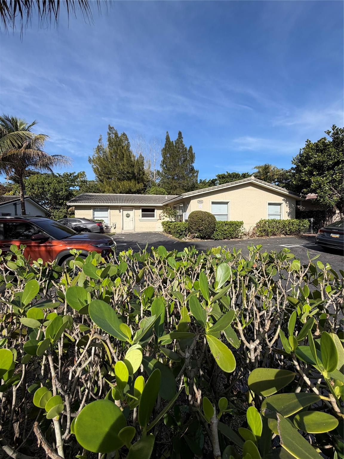 3502 Riverside Dr