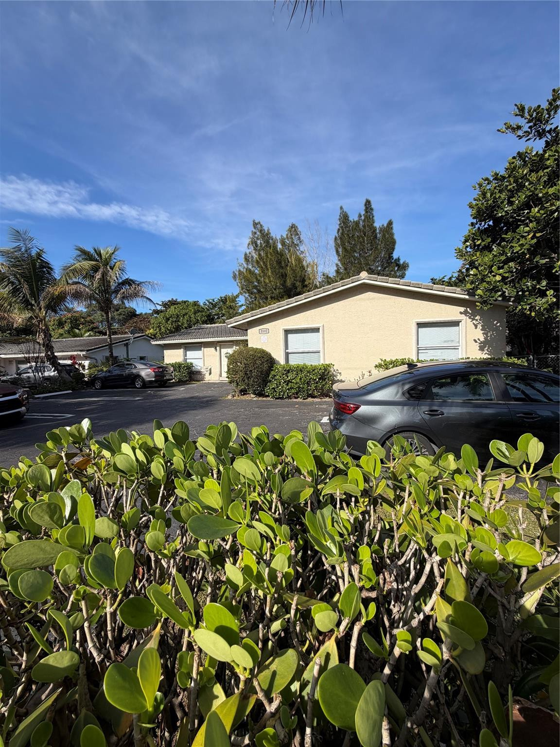 3502 Riverside Dr