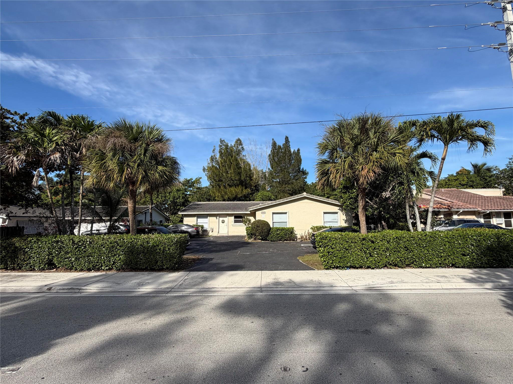 3502 Riverside Dr