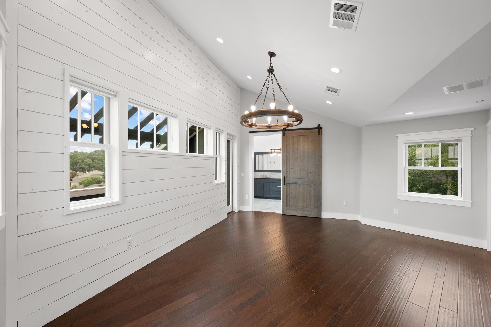 5102 Beverly Hills DR