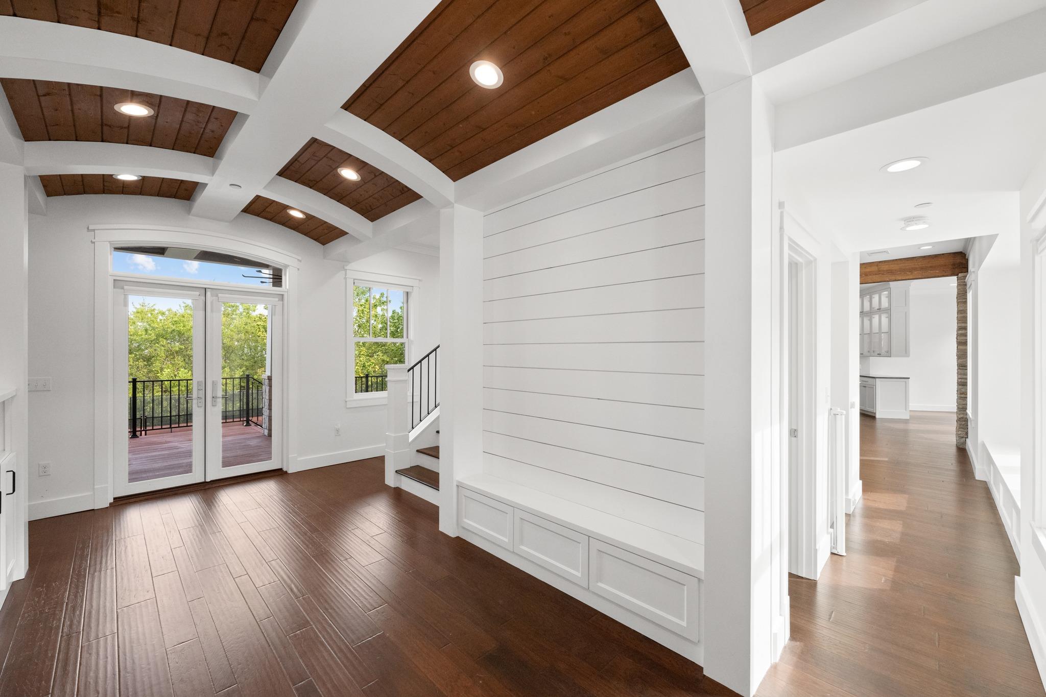 5102 Beverly Hills DR
