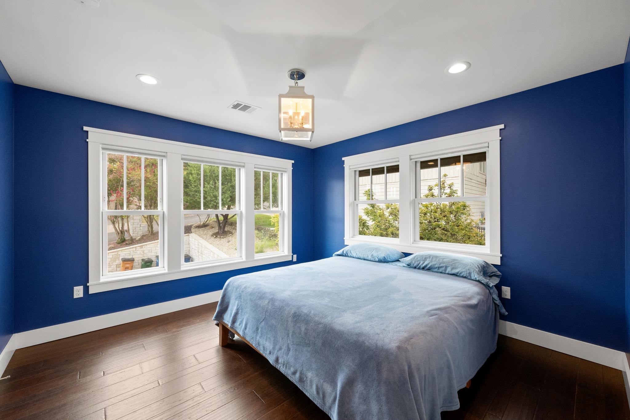 5102 Beverly Hills DR