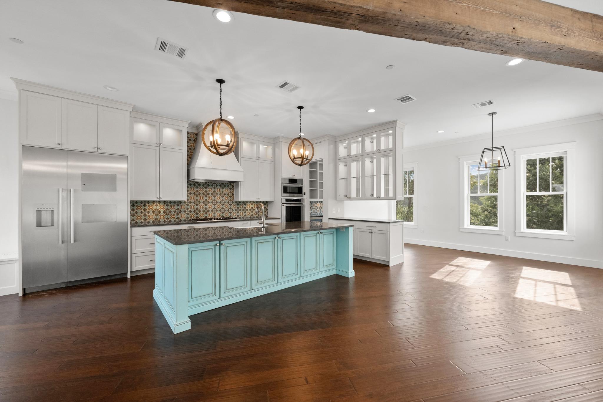 5102 Beverly Hills DR