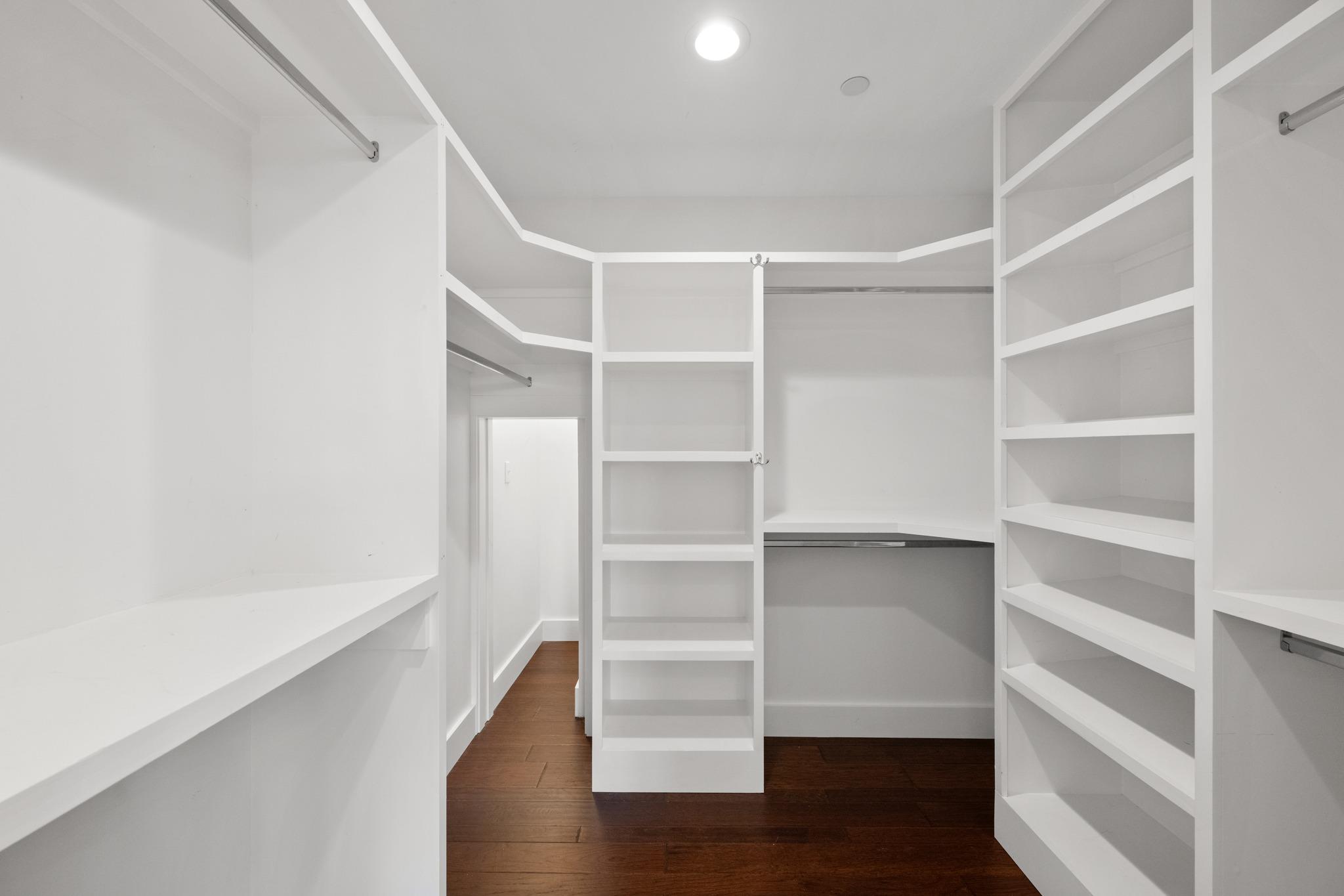5102 Beverly Hills DR