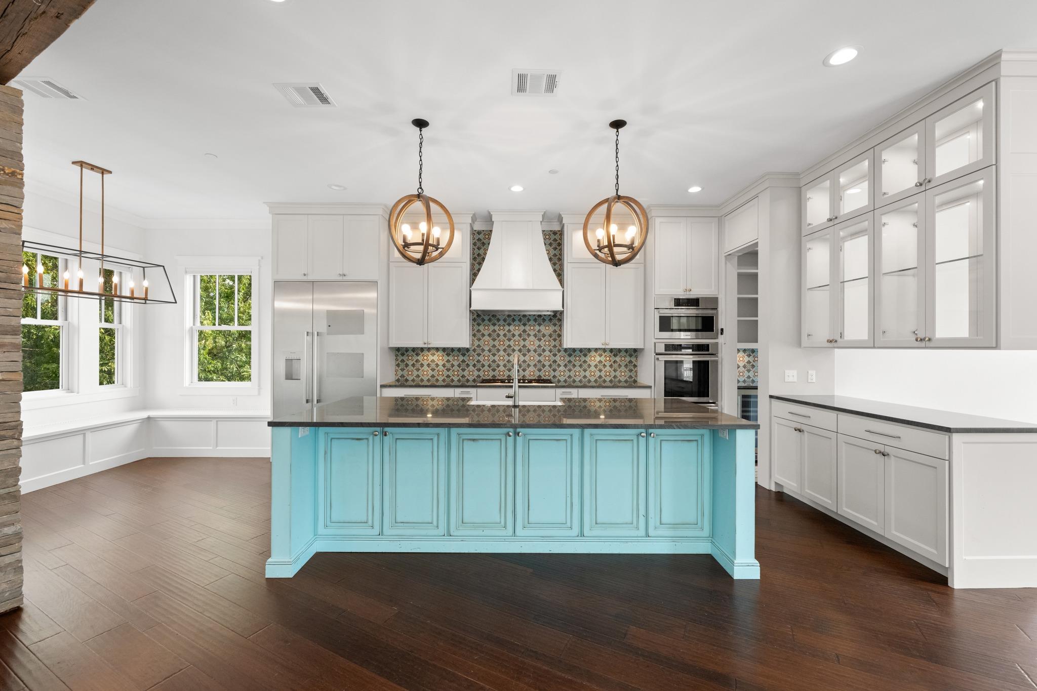 5102 Beverly Hills DR