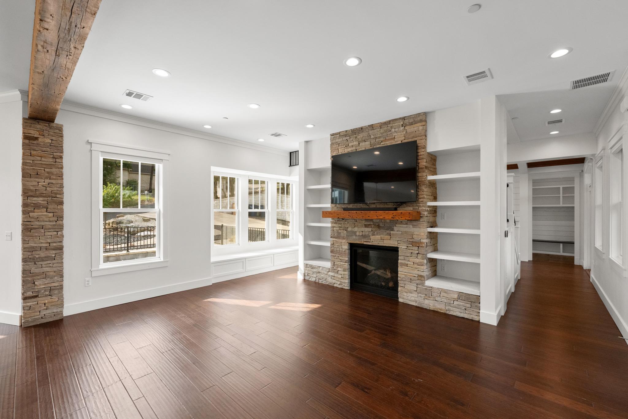 5102 Beverly Hills DR