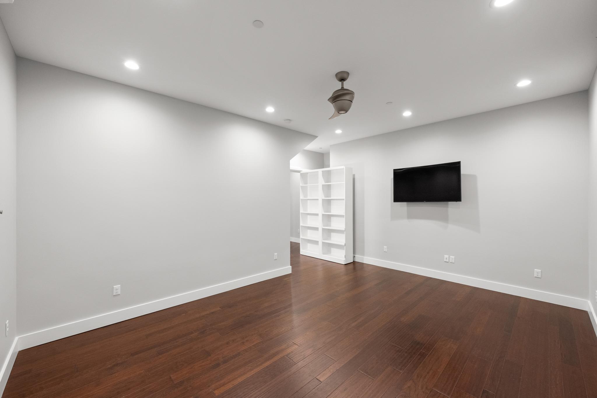5102 Beverly Hills DR