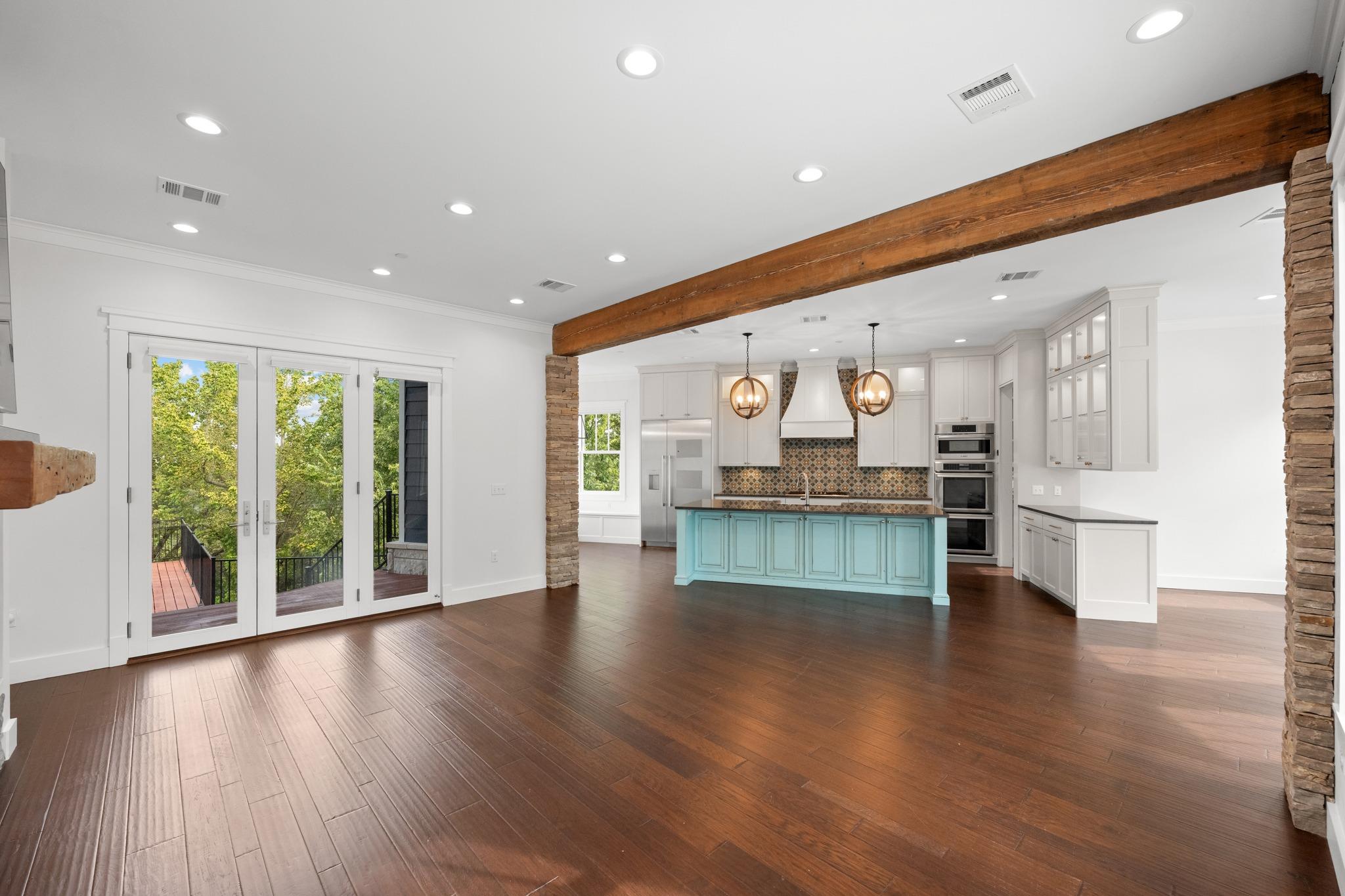 5102 Beverly Hills DR