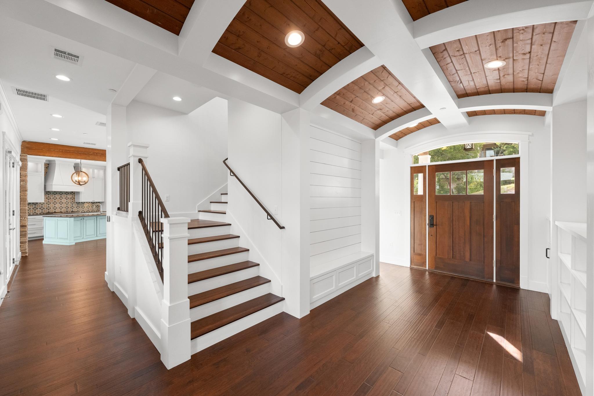 5102 Beverly Hills DR