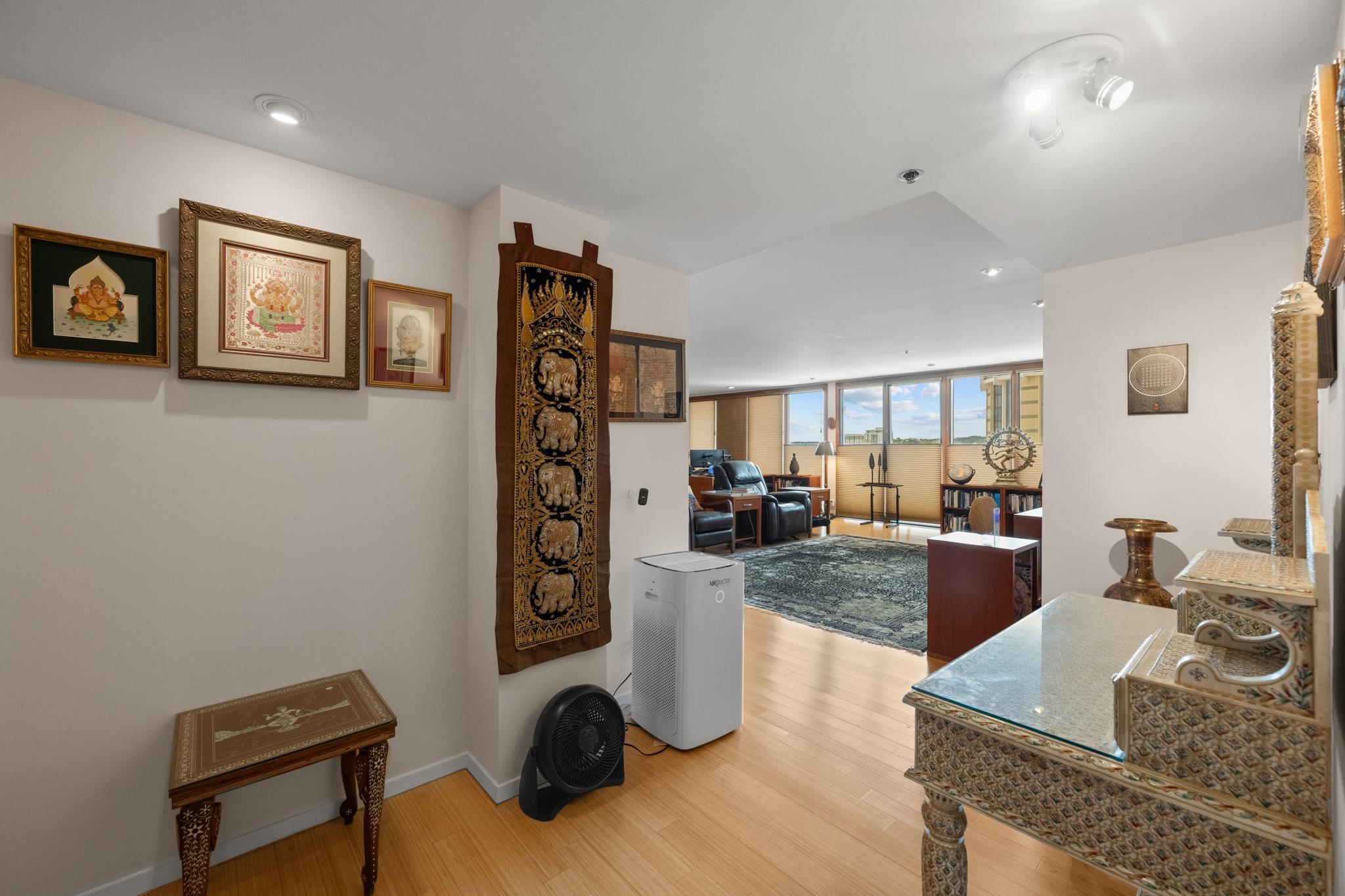 40 N Interstate 35 Unit: 7D4