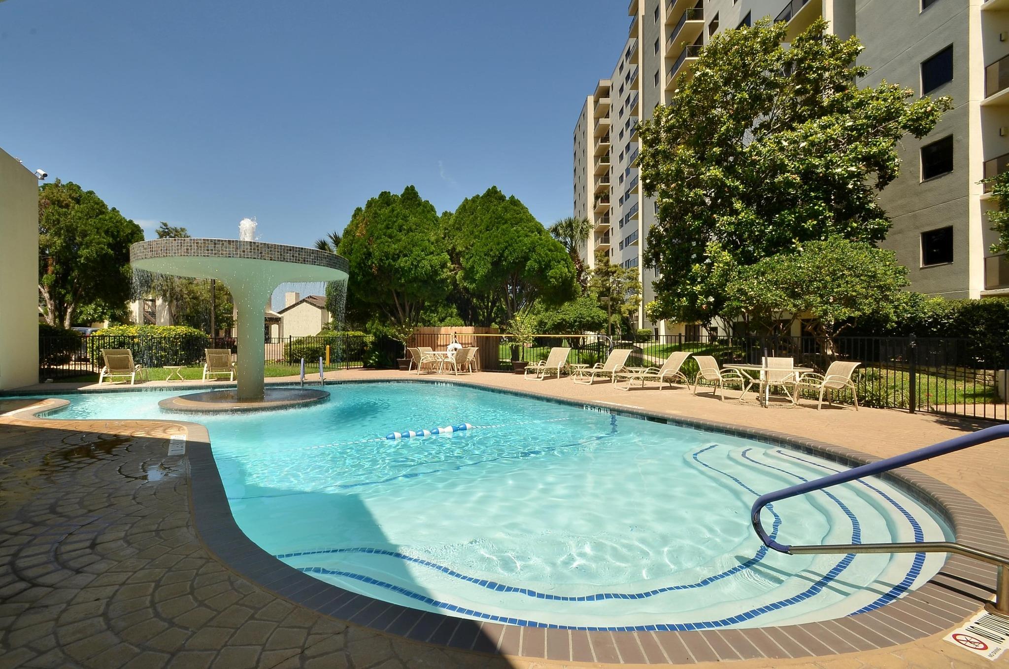 40 N Interstate 35 Unit: 7D4