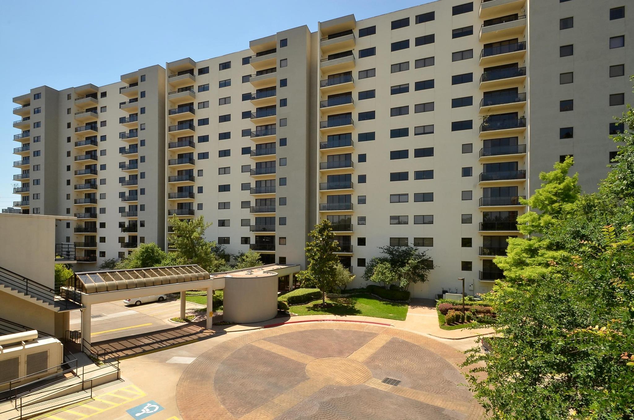 40 N Interstate 35 Unit: 7D4