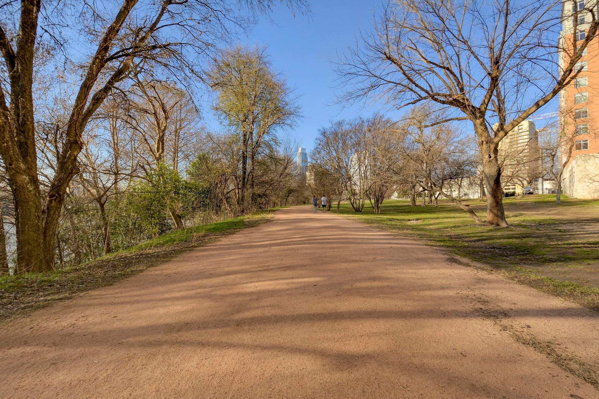 40 N Interstate 35 Unit: 7D4