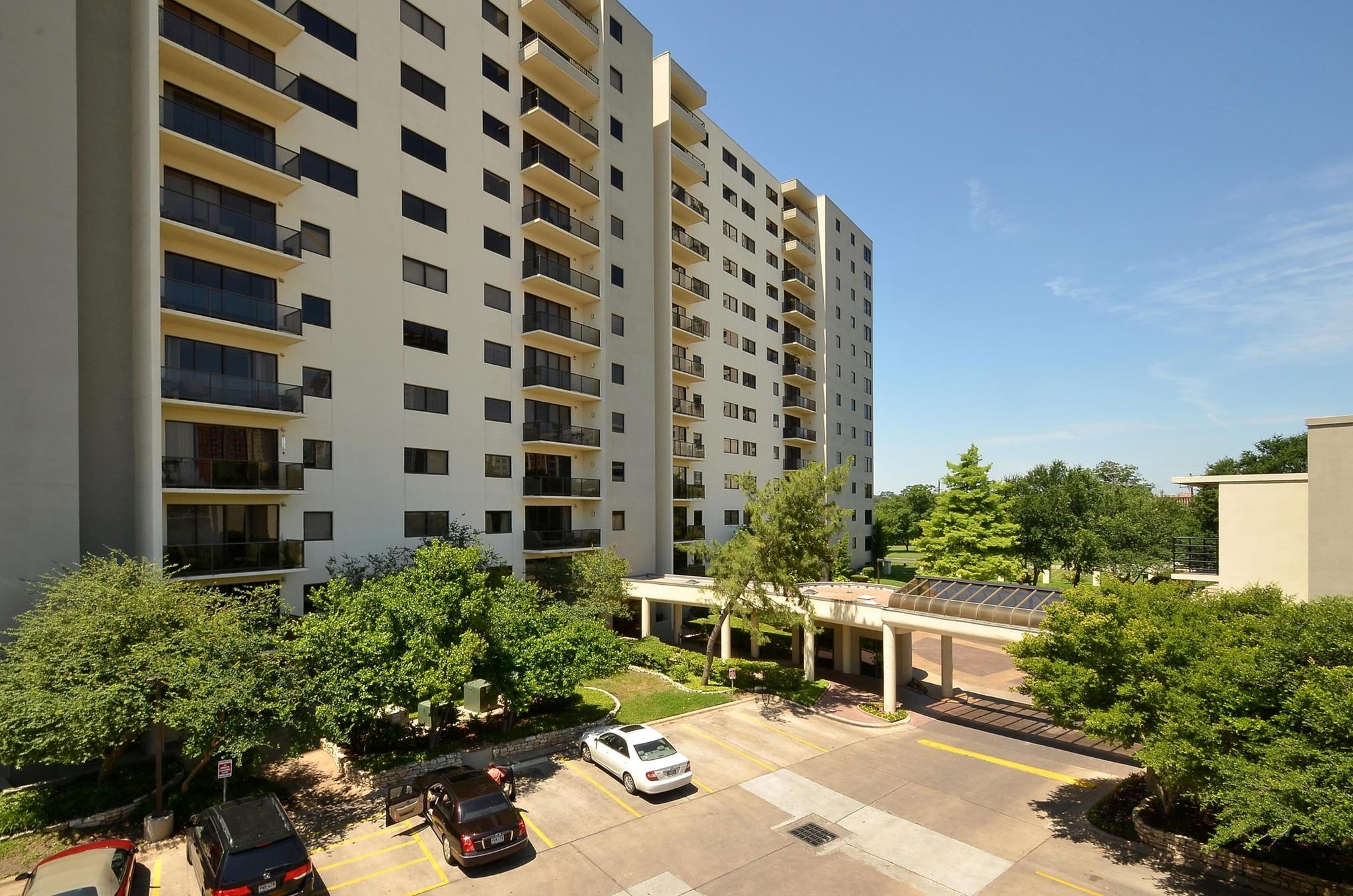 40 N Interstate 35 Unit: 7D4