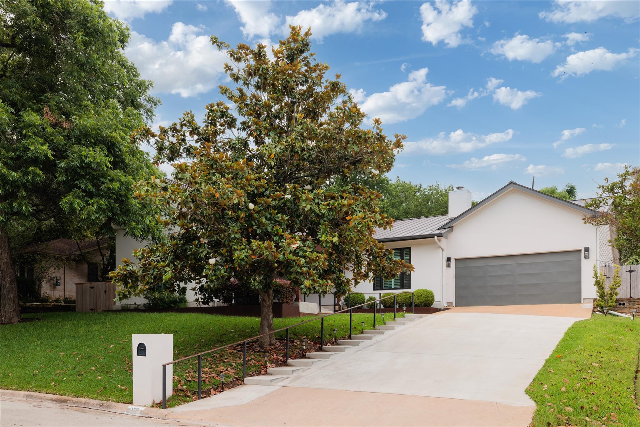 3511 Arrowhead DR