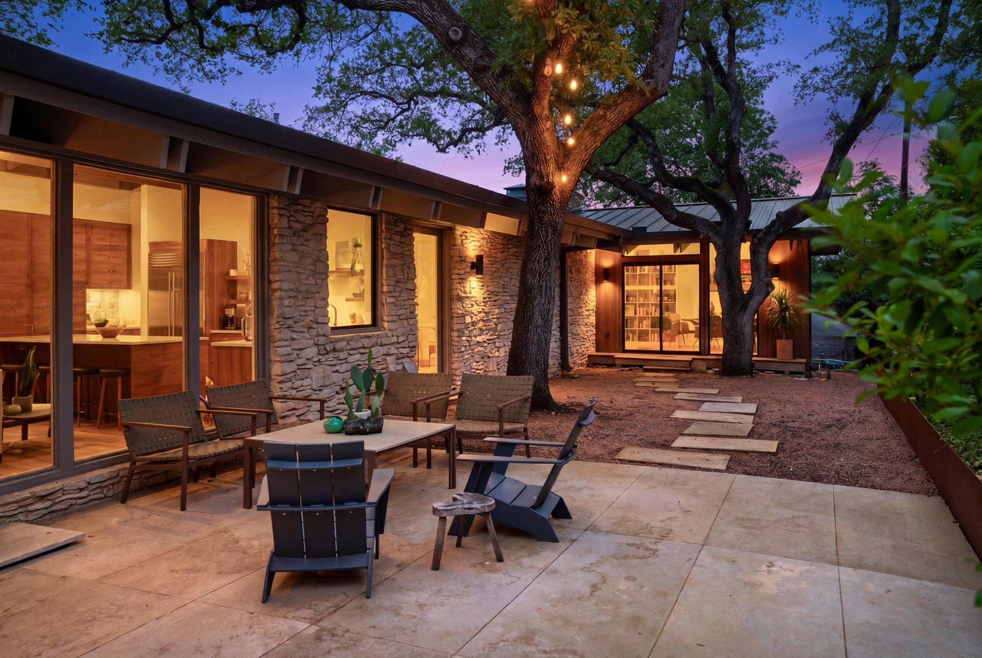 5800 Lookout Mountain DR